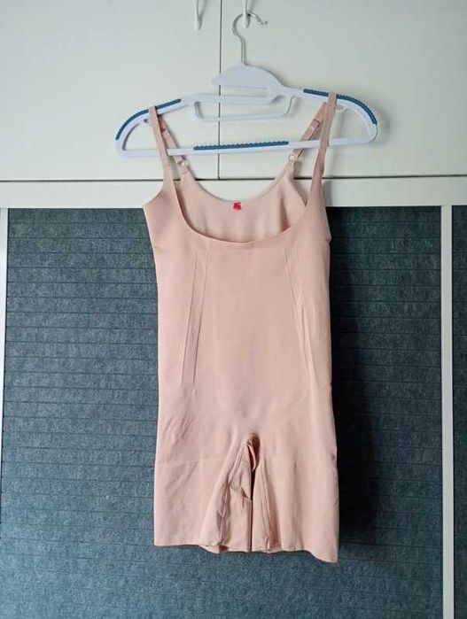 Bielizna korygująca nude Spanx body