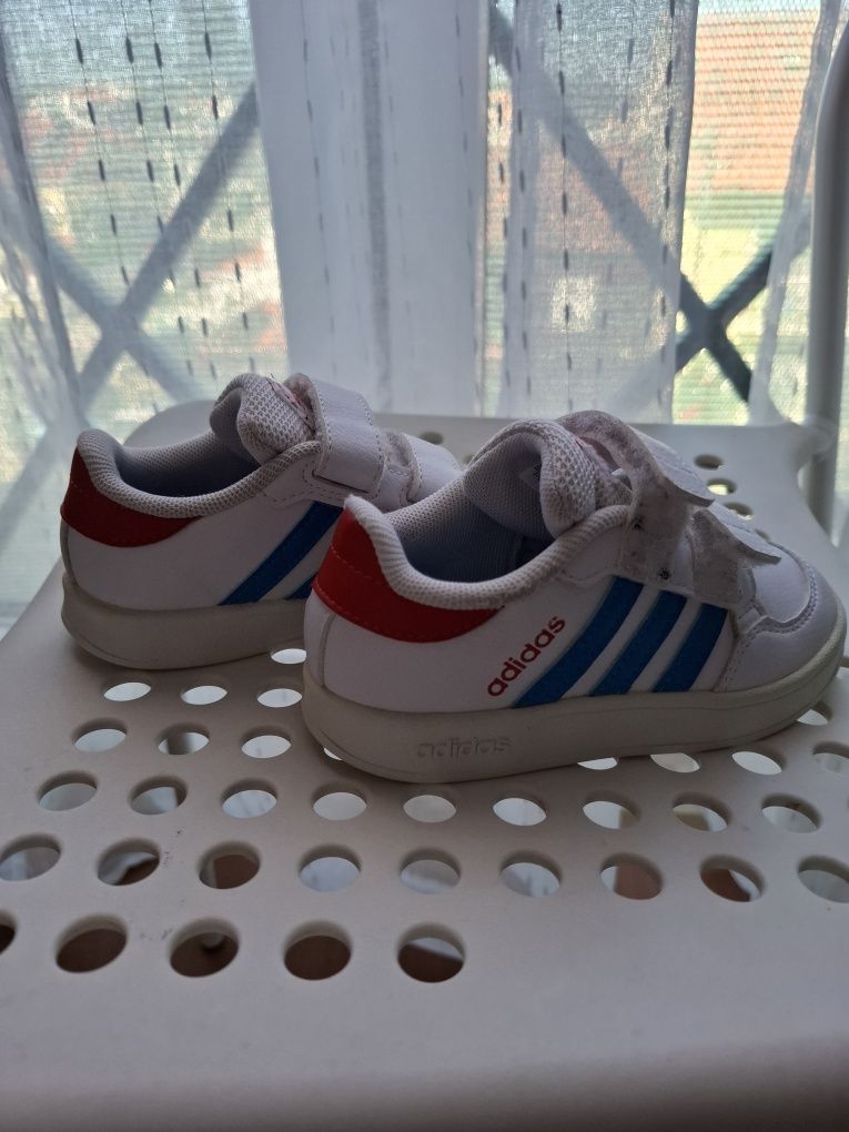 Vendo ténis ADIDAS criança