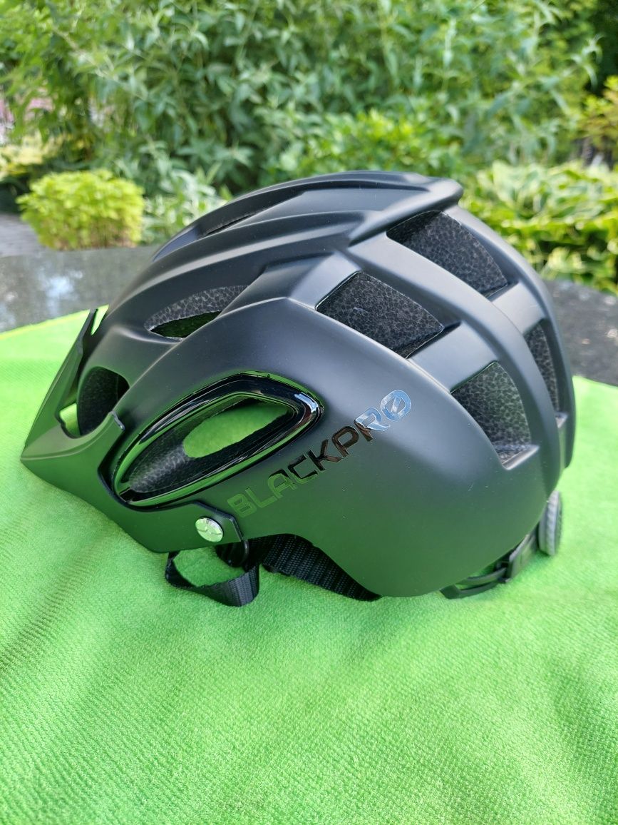Kask Blackpro, regulowany