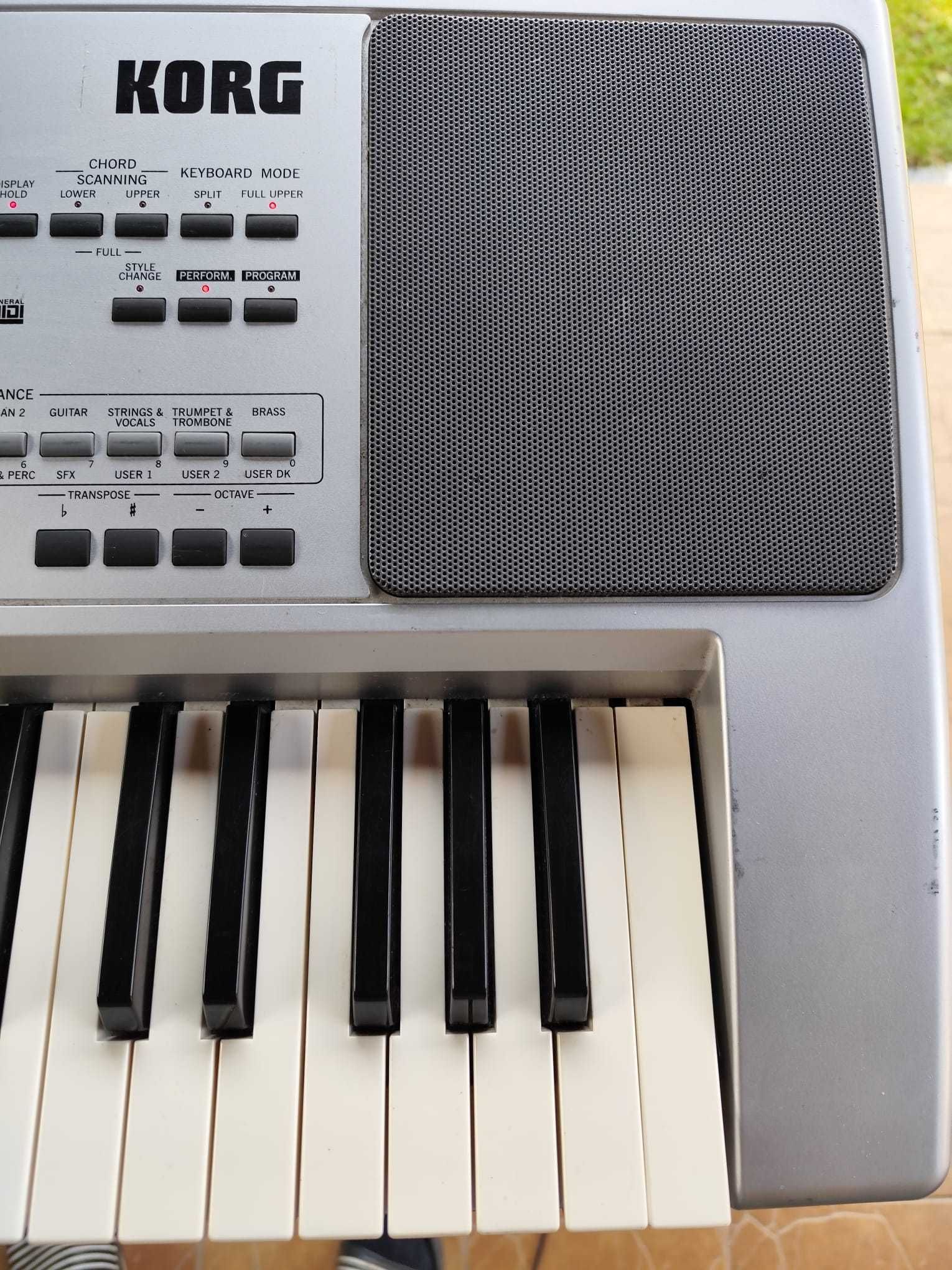 Sprzedam KORG PA-50SD z futerałem