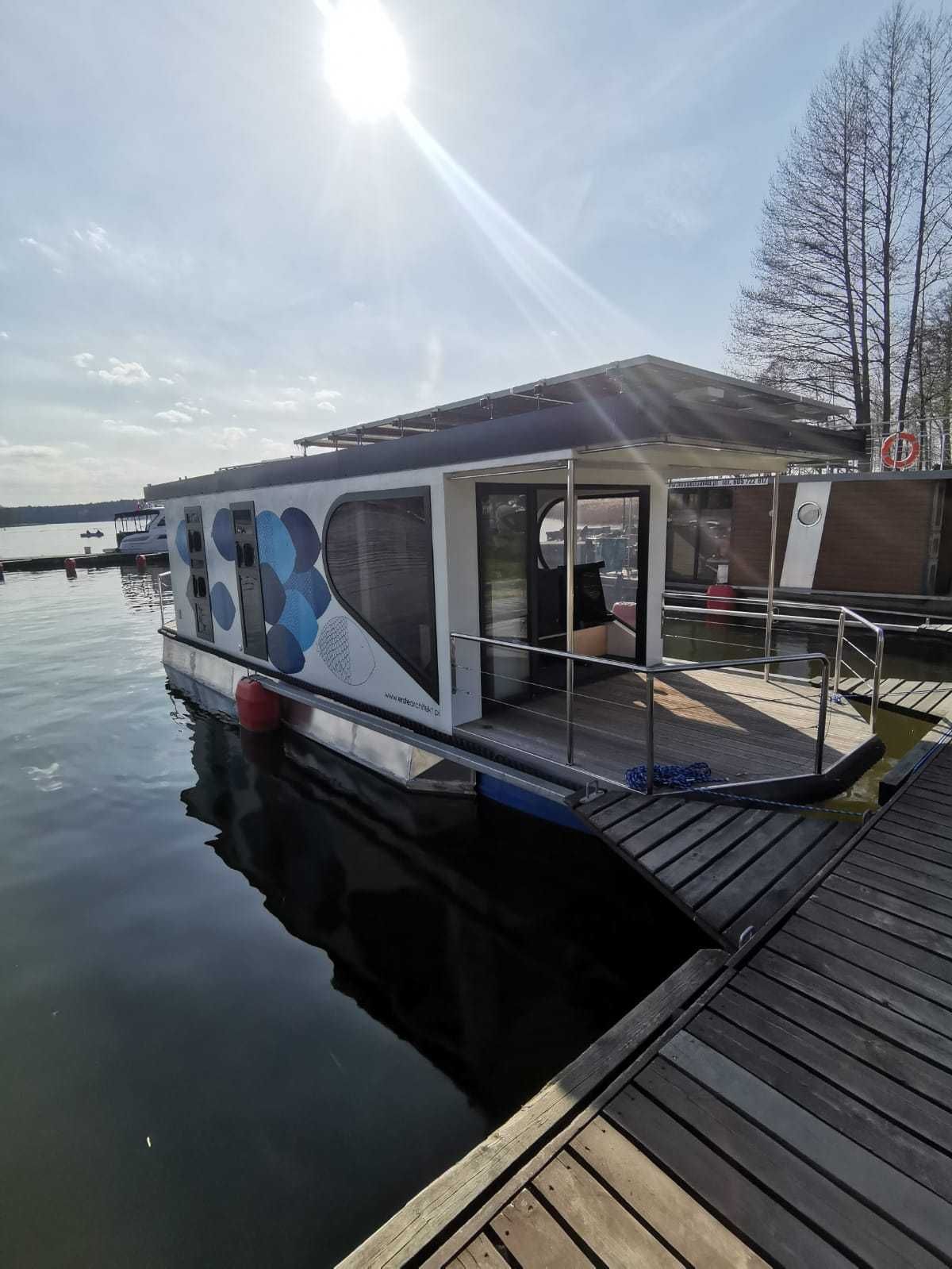 Houseboat - hybrydowy dom pływający