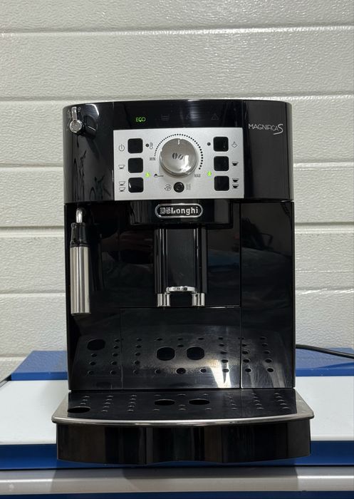 Кавоварка кавомашина Delonghi Magnifica S (Делонгі, Делонжі)