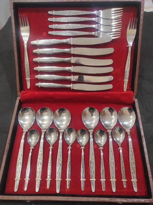 Столові набори „ Вюнок “ та інші .