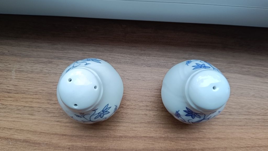 Solniczka i pieprzniczka wzór cebulowy porcelana