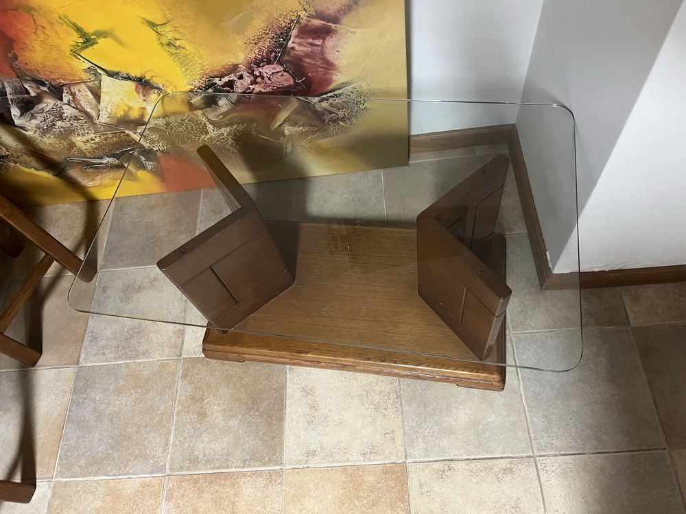 Mesa de sala em madeira com vidro