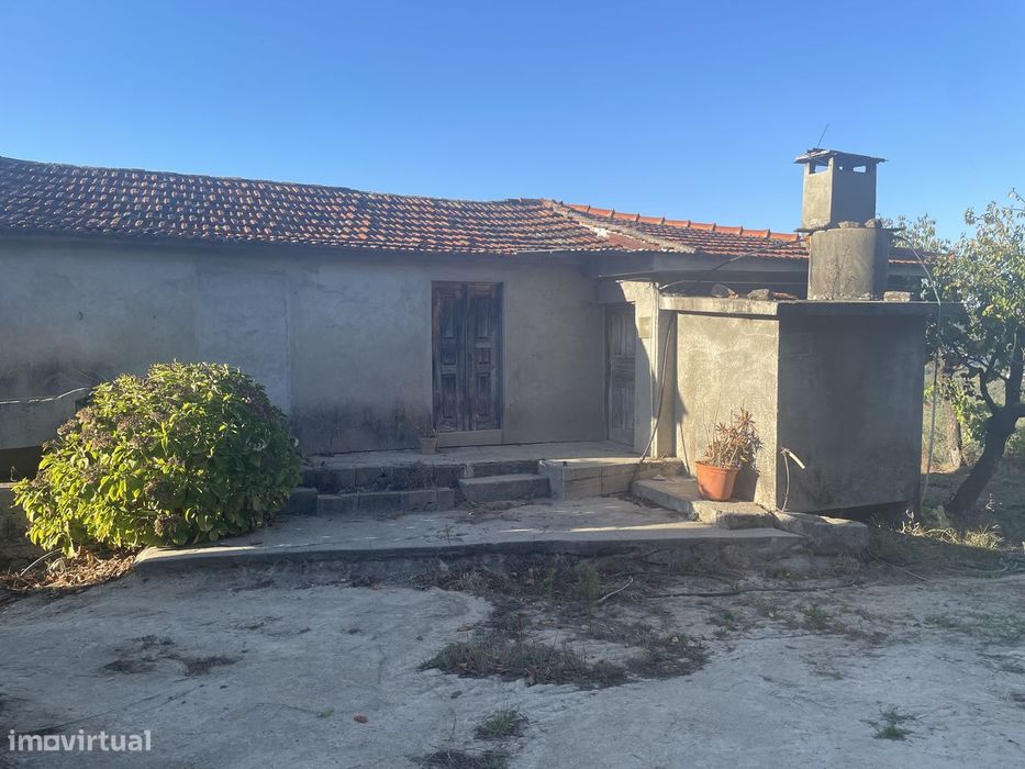 Propriedade agrícola  com casa para restauração