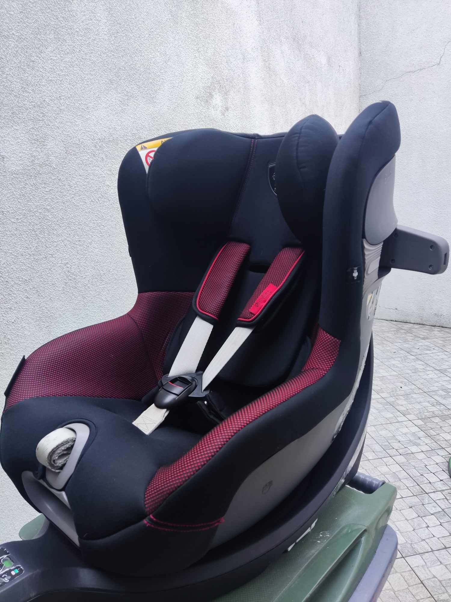 Cadeira Sirona da Cybex versão Ferrari