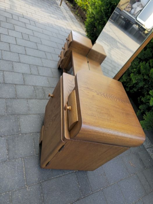Toaletka Art Deco po całkowitej renowacji Cudeńko