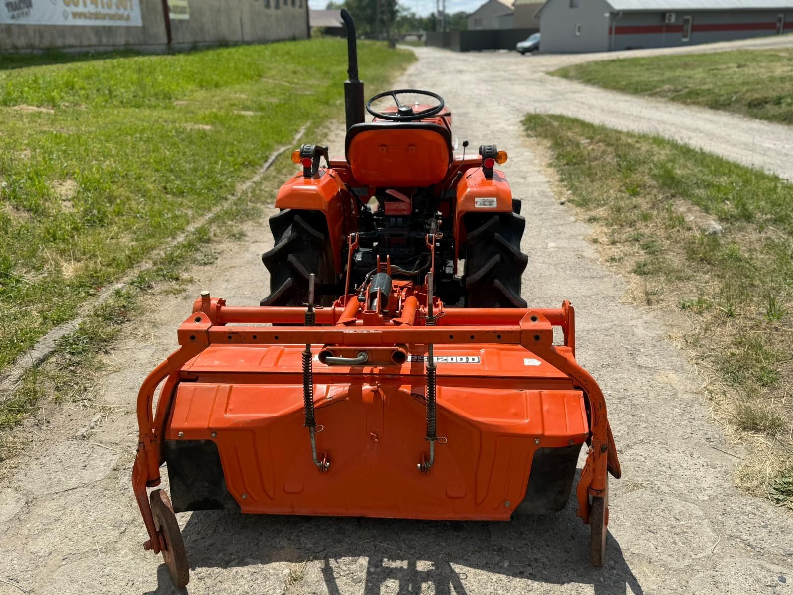 Traktor traktorek 4x4 Kubota B1502 z glebogryzarka 15 km sliczny