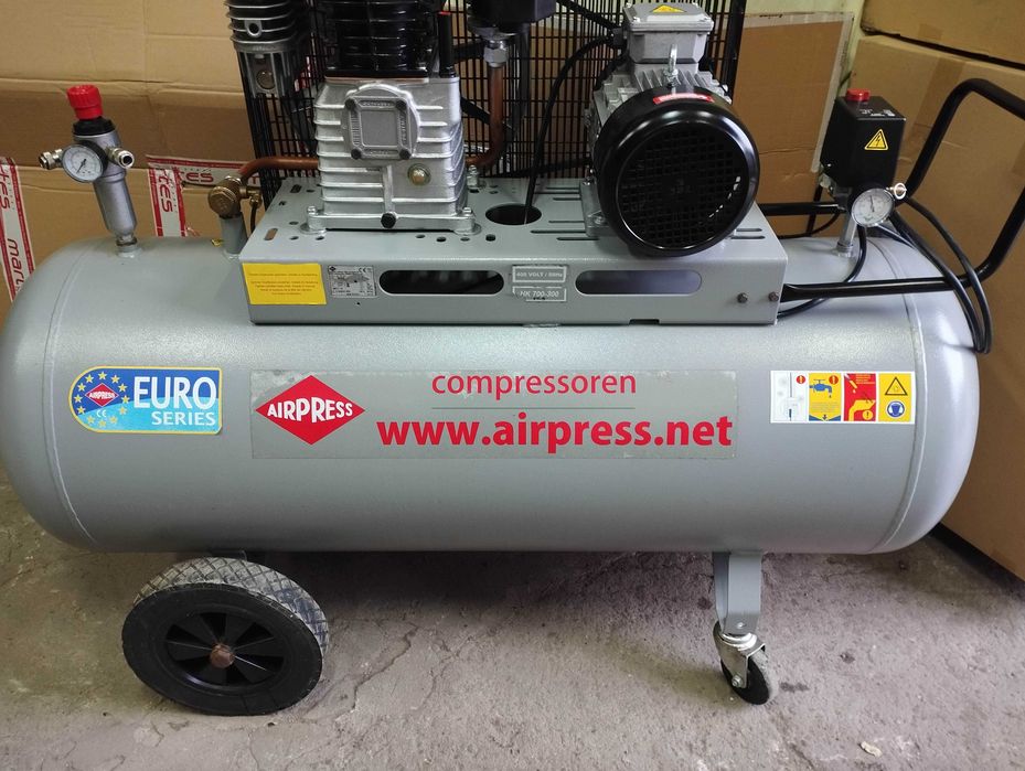 MARKOWY Kompresor dwutłokowy AIRPRESS HK 700-300 made in ITALY 11 bar
