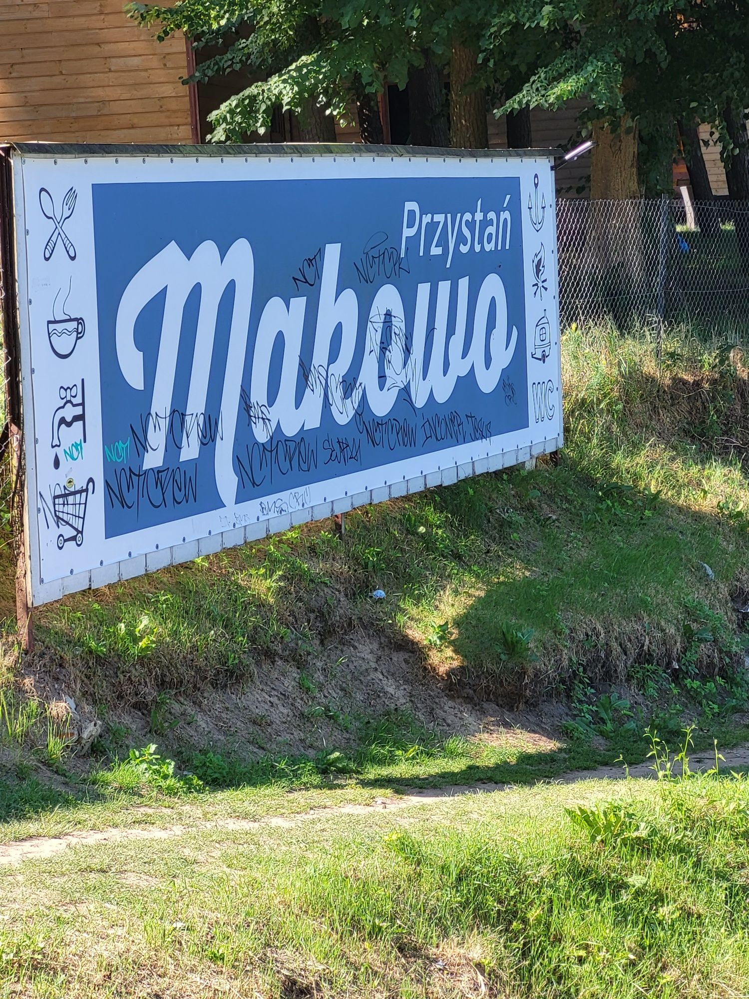 Pole namiotowe Mazury Jeziorak  w Makowie