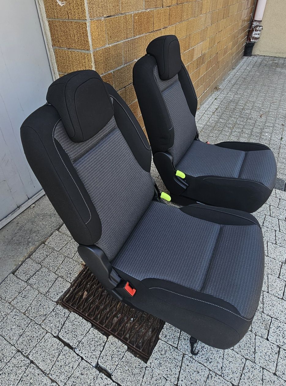 Dwa NOWE fotele tylne do Toyoty Proace City z 2024r