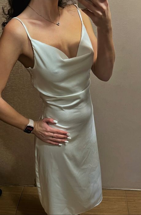 Біла атласна сукня, неймовірно ніжна та жіночна S-M