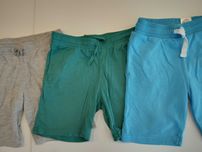 2 x spodenki H&M , rozm. 128,  BEZ Zielonych spodenek