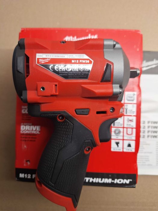 Milwaukee M12FIW38-0 Klucz udarowy akumulatorowy 12V 3/8" 339Nm