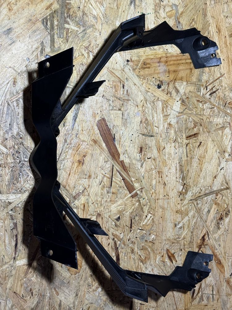 Wypełnienie pod lampe czache Honda CBR650R