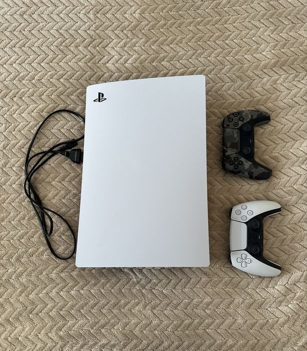 PlayStation 5 + 2 pady, ps5