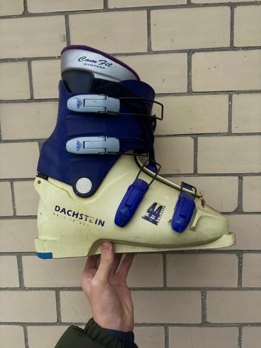 Продаються гірські лижі та лижні черевики