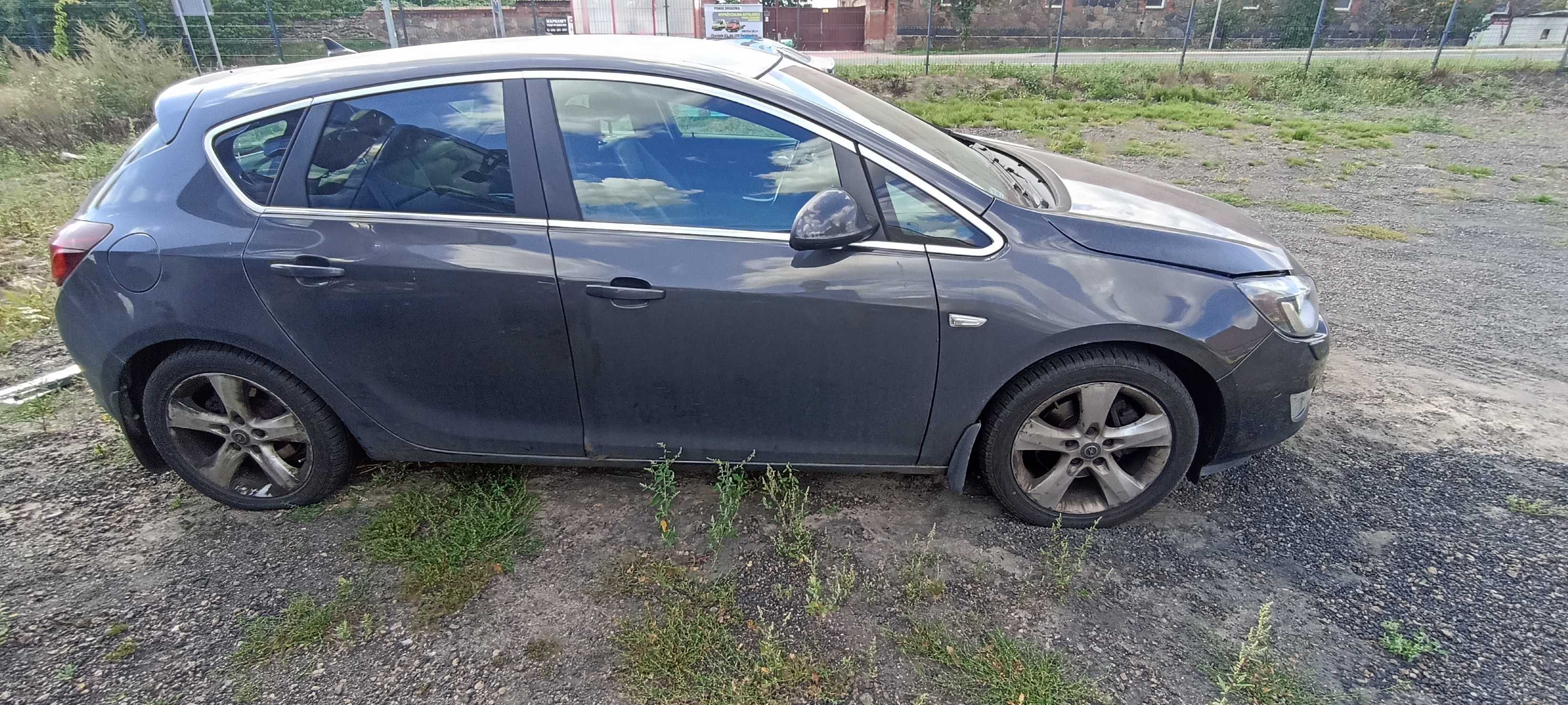 podłużnica ćwiartka przód opel astra J IV lak z177