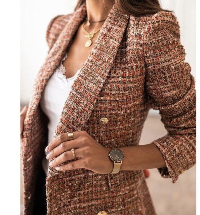 Твідовий піджак з золотими ґудзиками