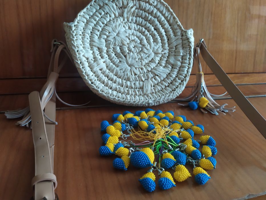 Брелок, підвіска з бісеру.