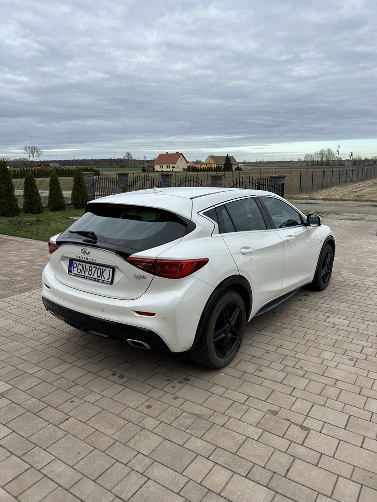 Infiniti Q30 salon PL