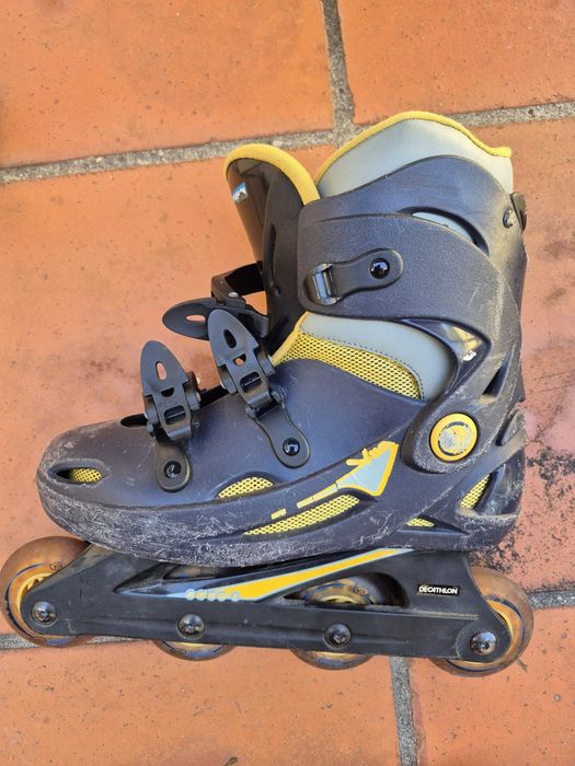 Patins em linha com acessórios