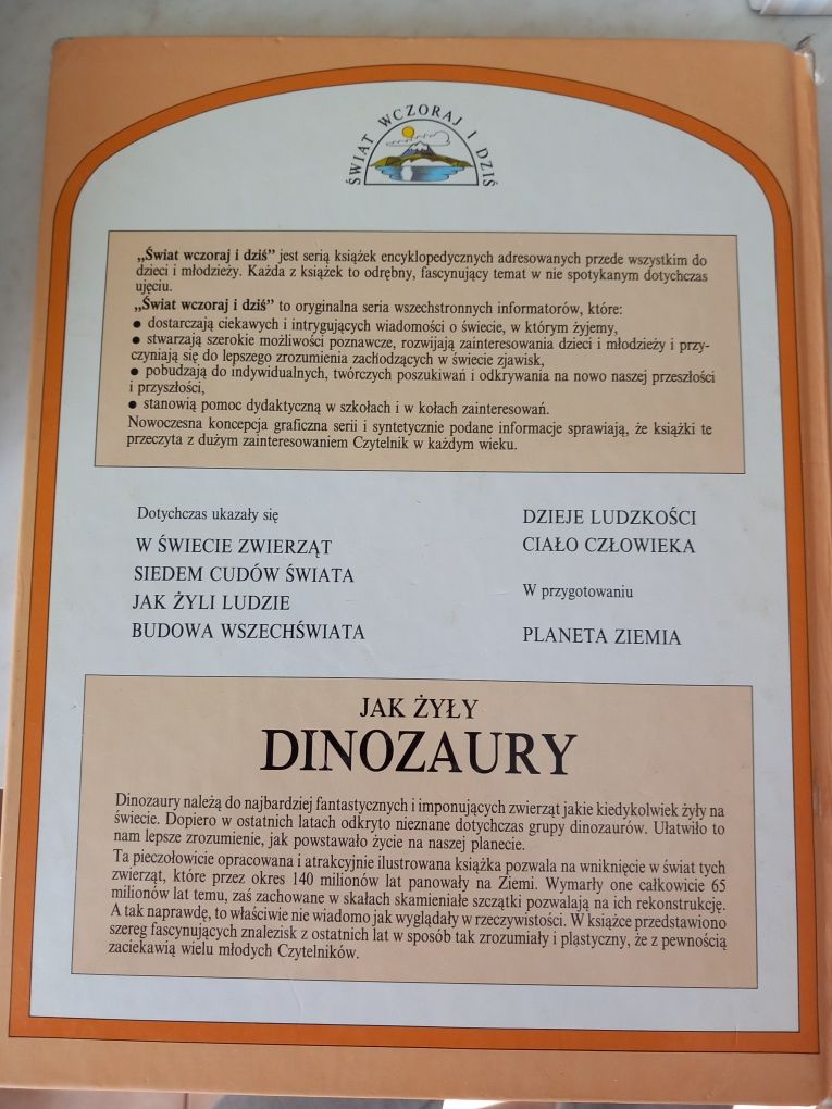 Sprzedam książkę o dinozaurach