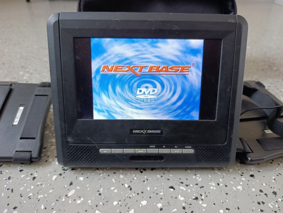 Dvd player на підголовник в авто