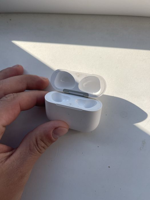 Продам кейс без наушників