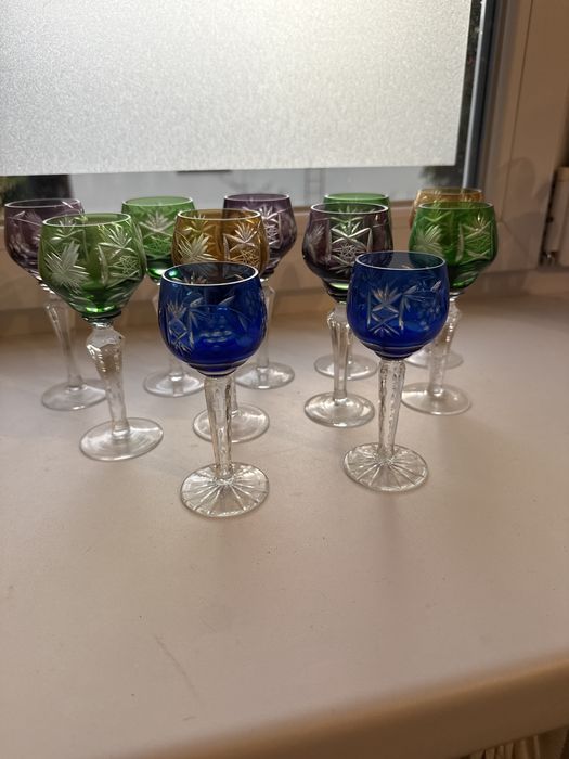 Małe kryształowe kieliszki