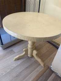 Odmalowany drewiany stol