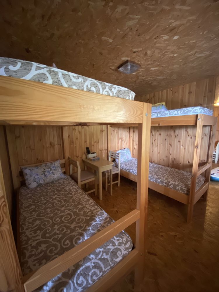 Здається деревʼяний будинок з терасою біля Дністра ( Рудківці)