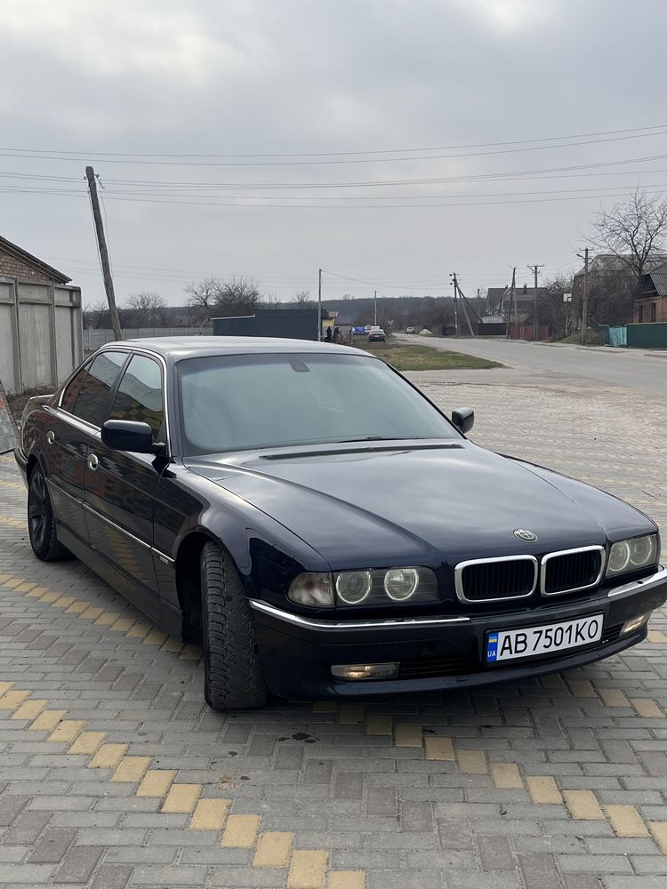 Продам BMW 730