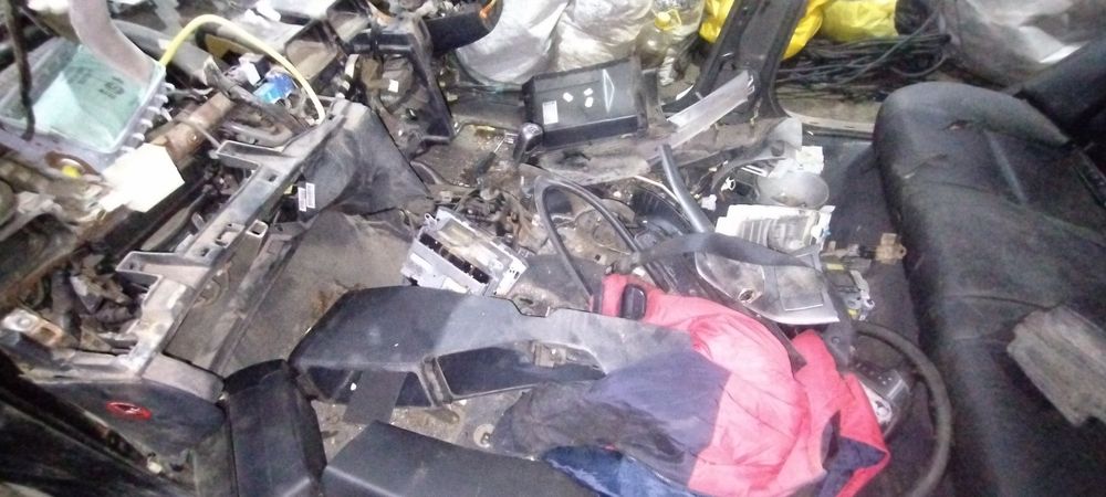 Продам мотор на Тойоту Авенсис на запчасти