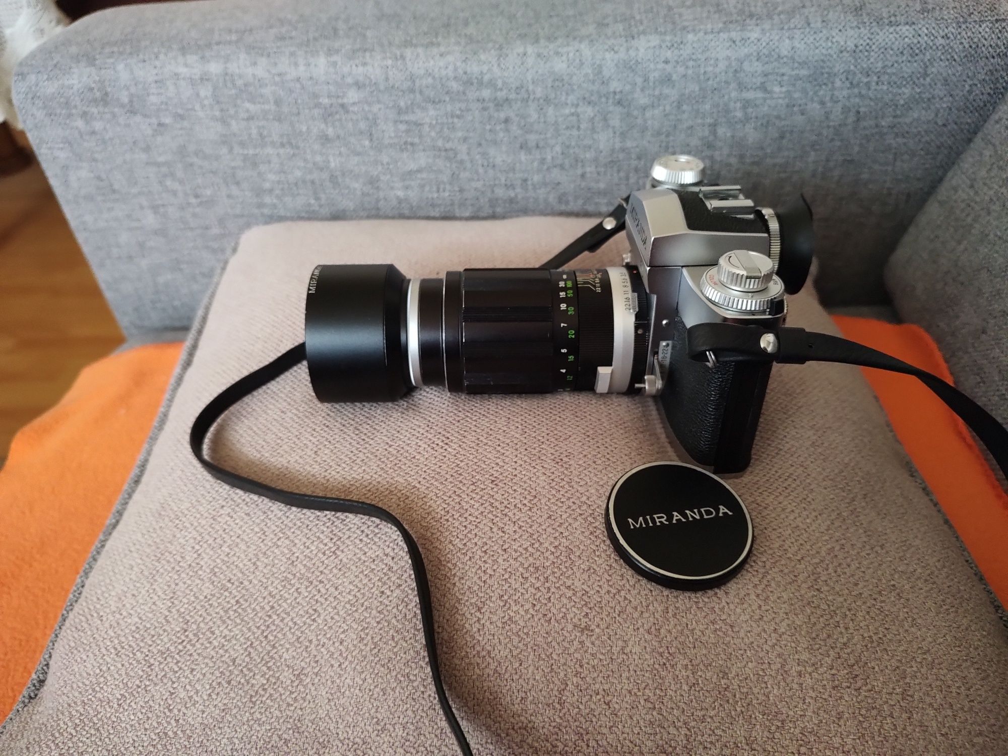 M44-Miranda Auto 135mm/teleobiektyw/stałka F3.5/filtr UV/etui/2x dekle