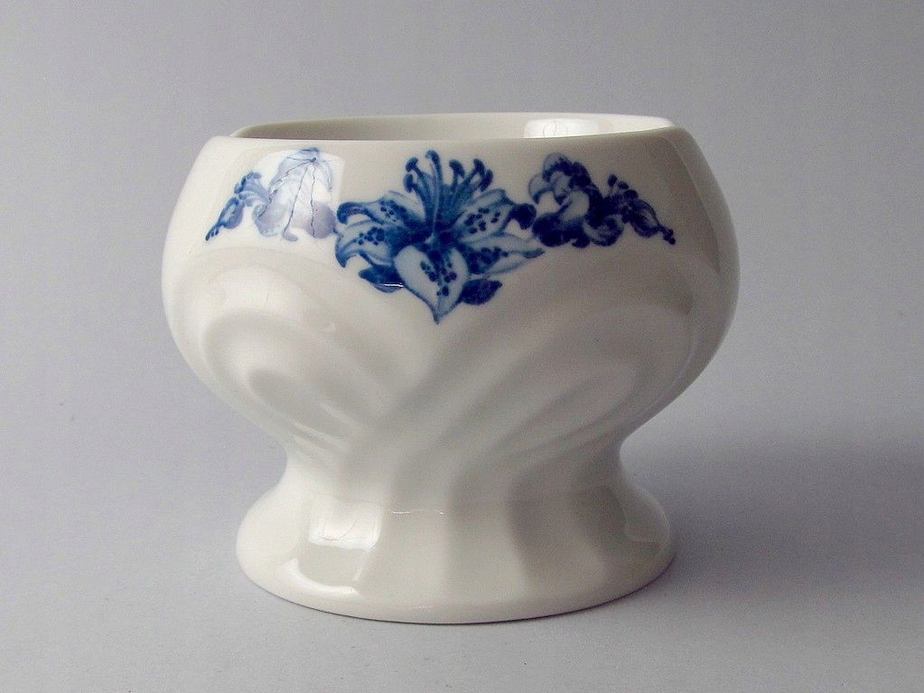 designerska porcelanowa popielniczka lilia