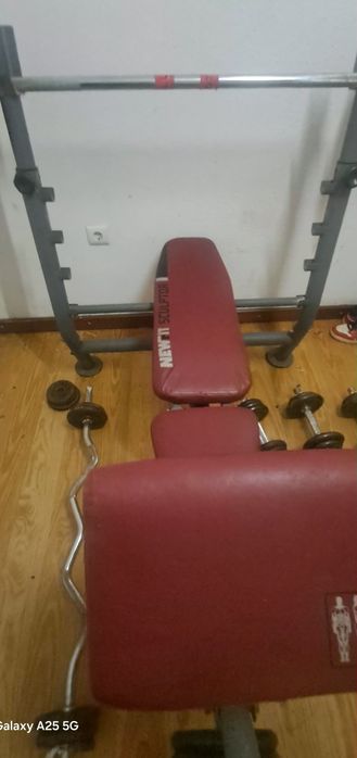 vendo banco supino newfit sculptor reto e inclinado 
barra de 15kg com