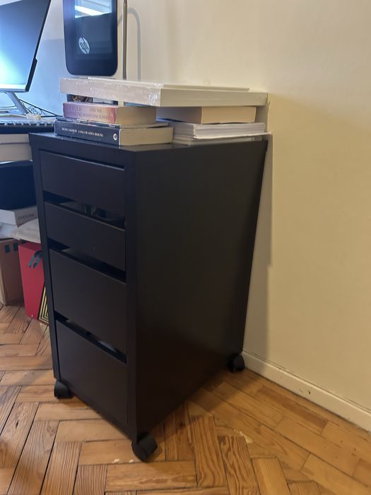 Micke IKEA - bloco de gavetas com rodas