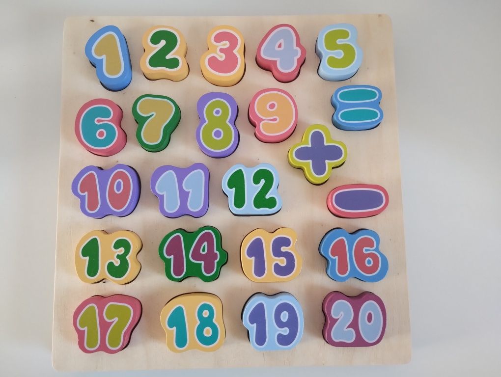 Drewniane układanki liczby i litery
