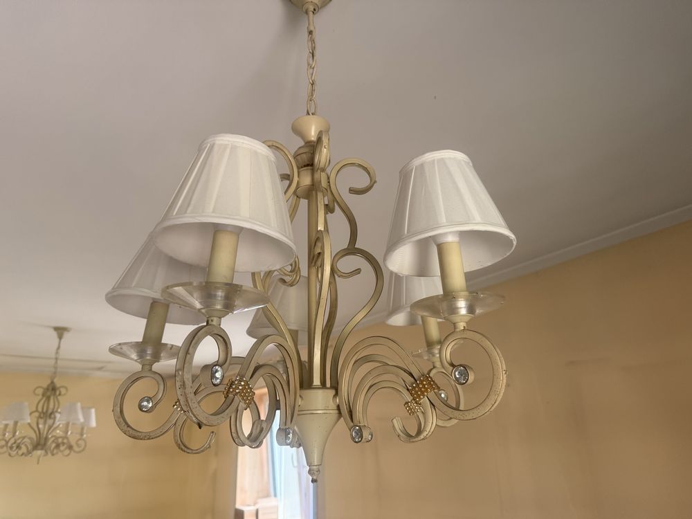 Żyrandol w stylu Glamour  uzywany