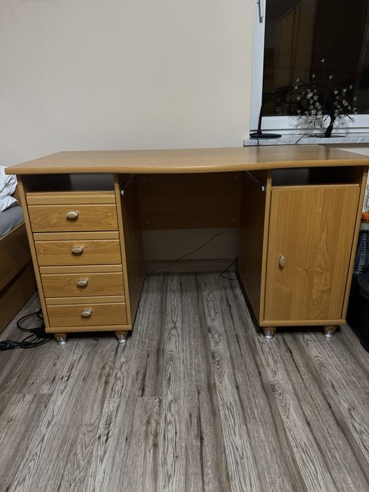 Biurko w dobrym stanie