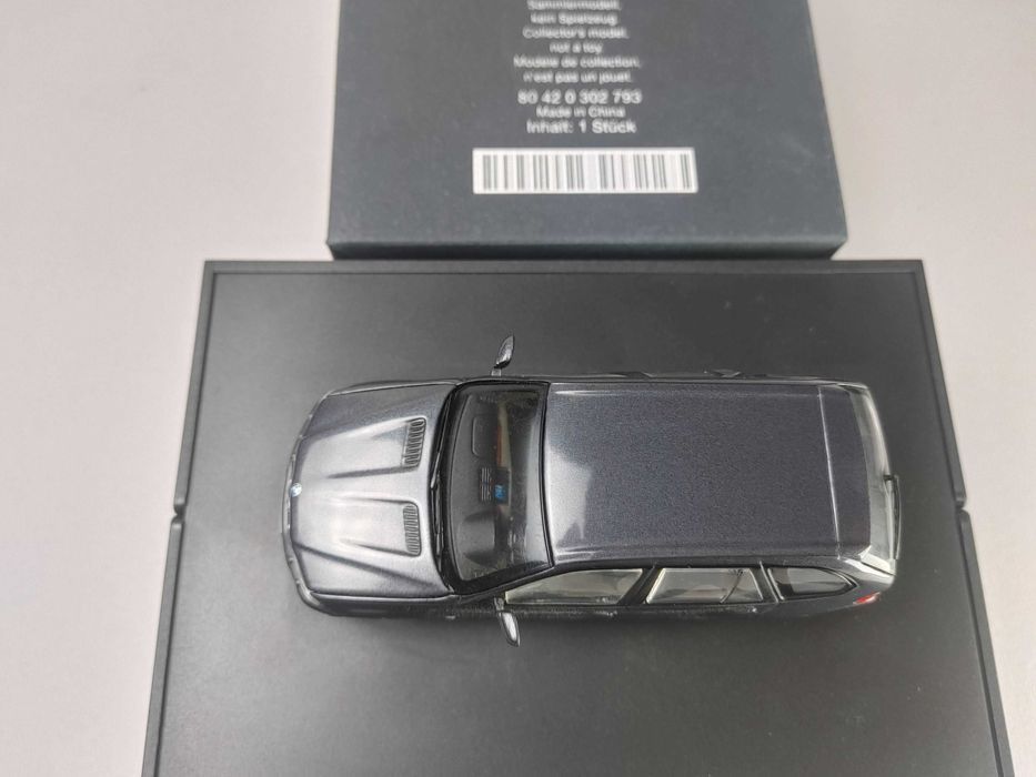 1:43 BMW X5 (E53) 4.4i 1999 schwarzviolett met. Minichamps 80420302793