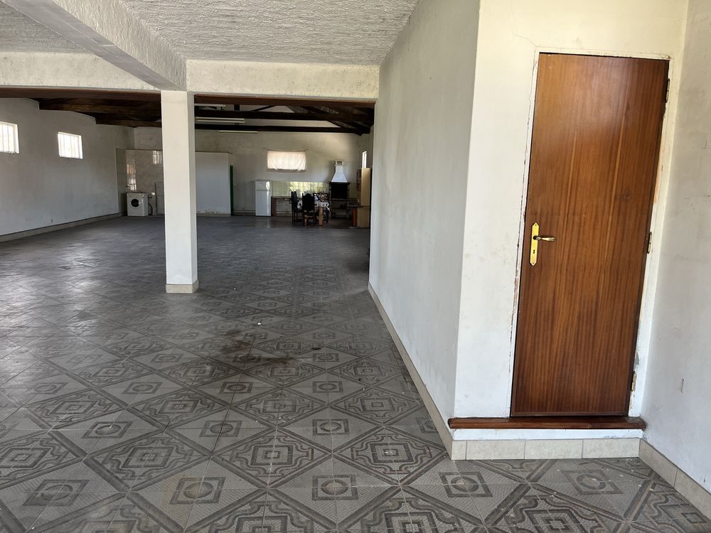 Arrenda-se armazém 100 m2