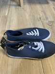 Tenis novos com etiqueta