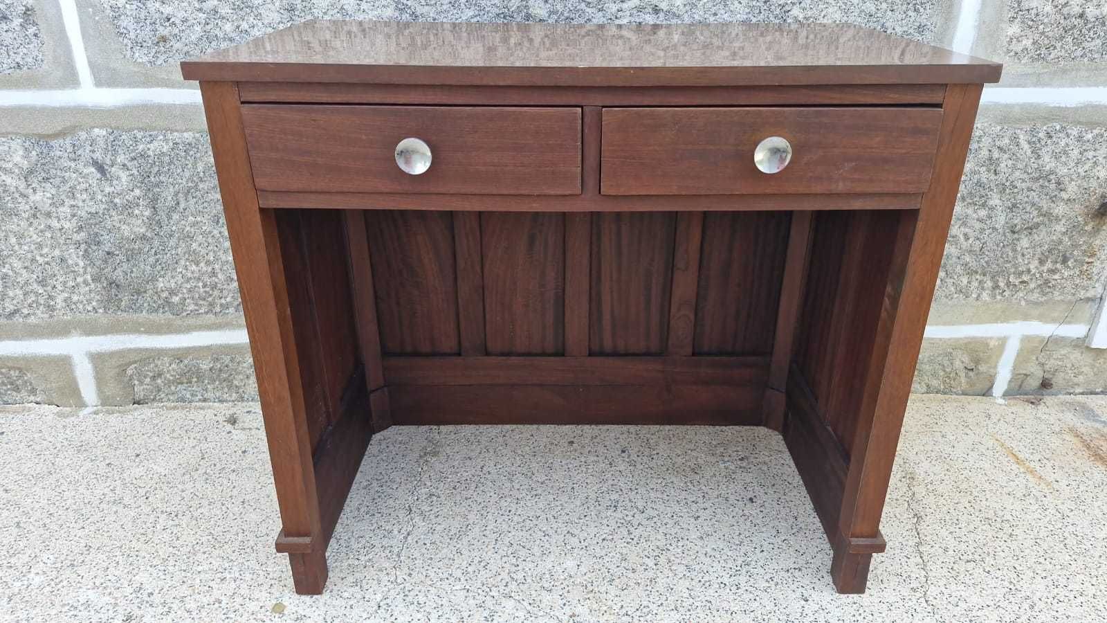 Secretaria em madeira