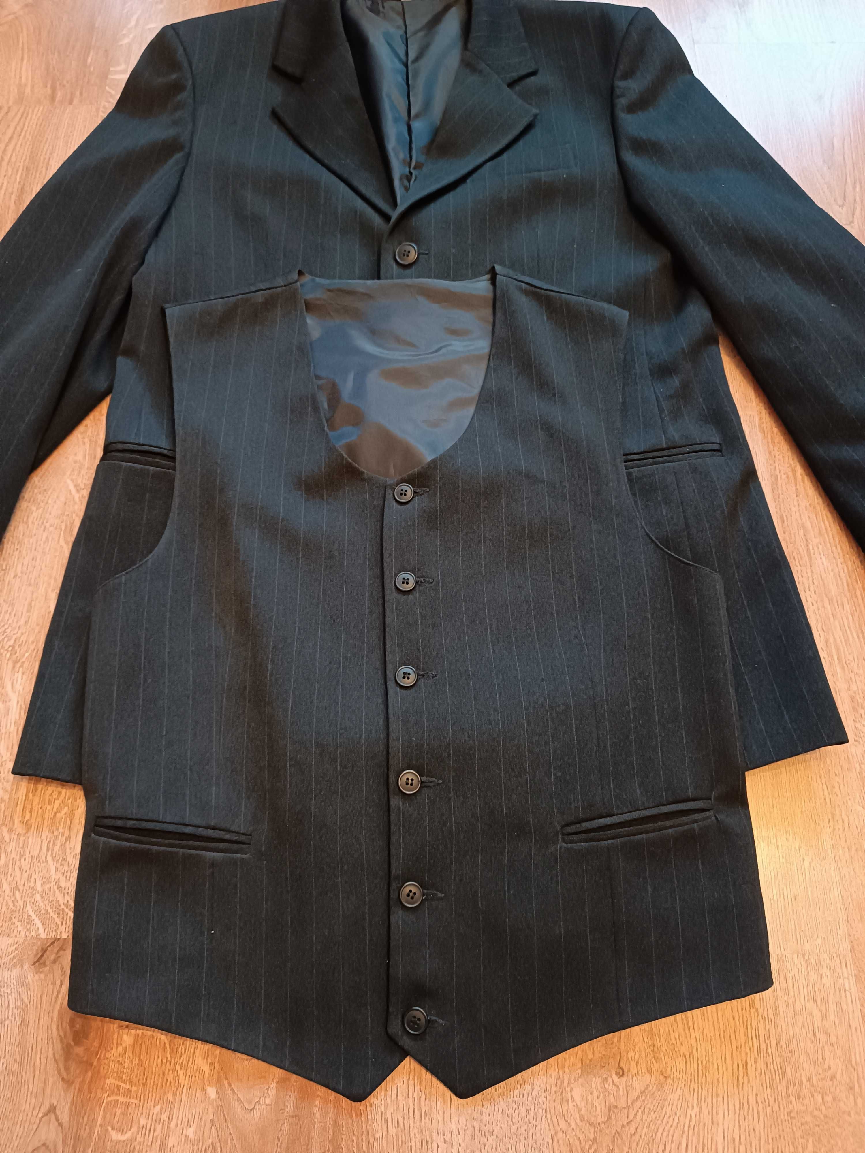 Czarny garnitur w delikatne pasy 3 części
