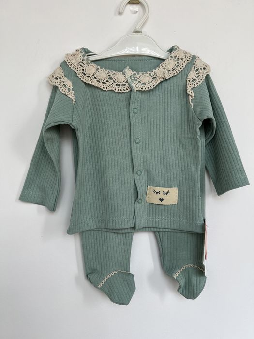 Komplet niemowlęcy kaftanik śpioszki r.9m (74)