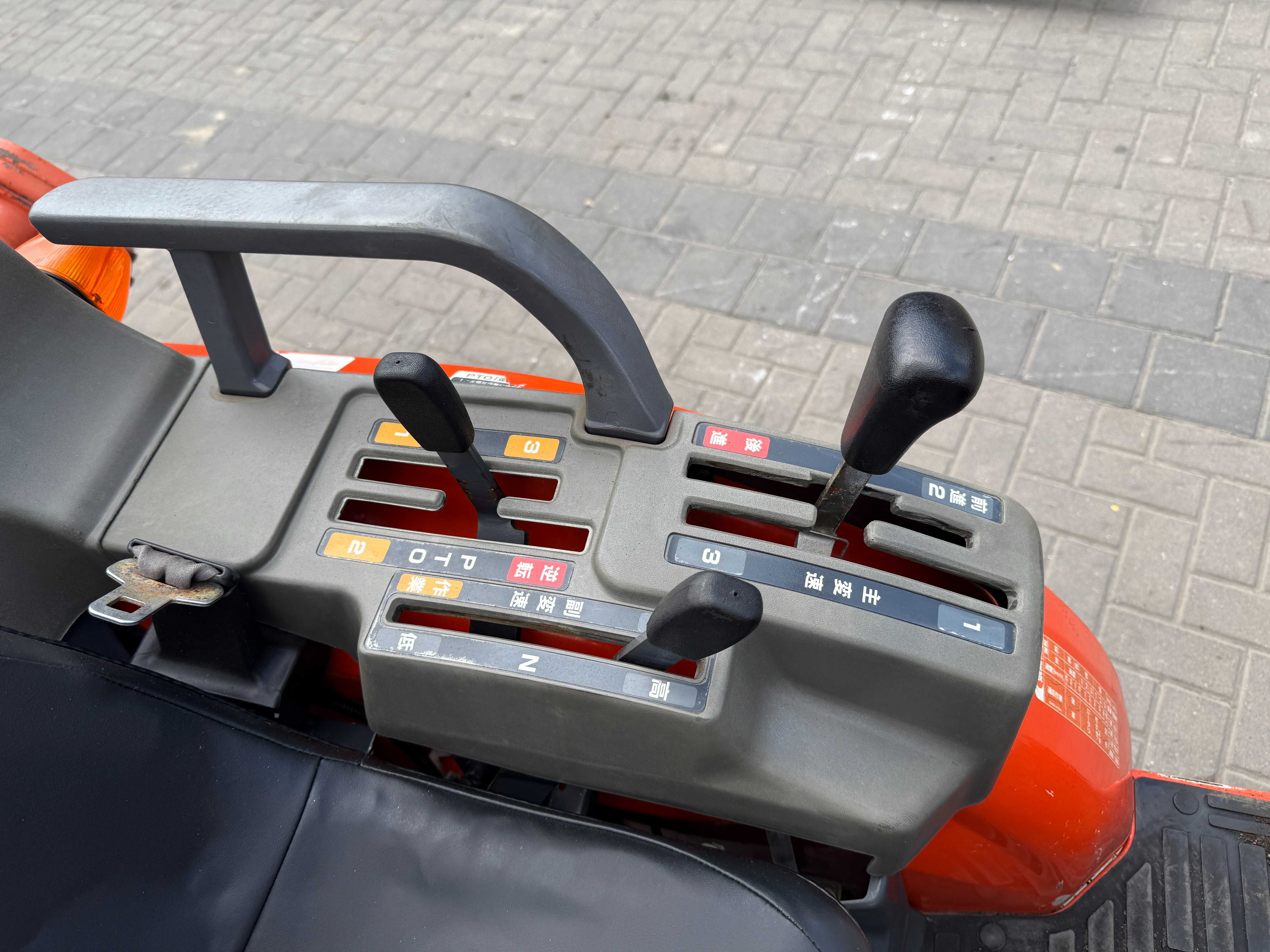 Японський мінітрактор KUBOTA GB200 (HITACHI CX200) + фреза
