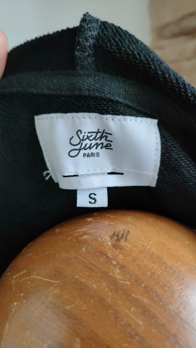 Vestido gótico com capuz e atilhos